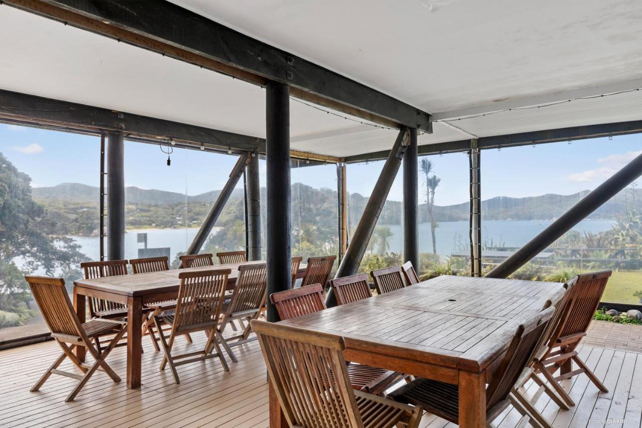 Tipi And Bobs Waterfront Lodge Tryphena Esterno foto
