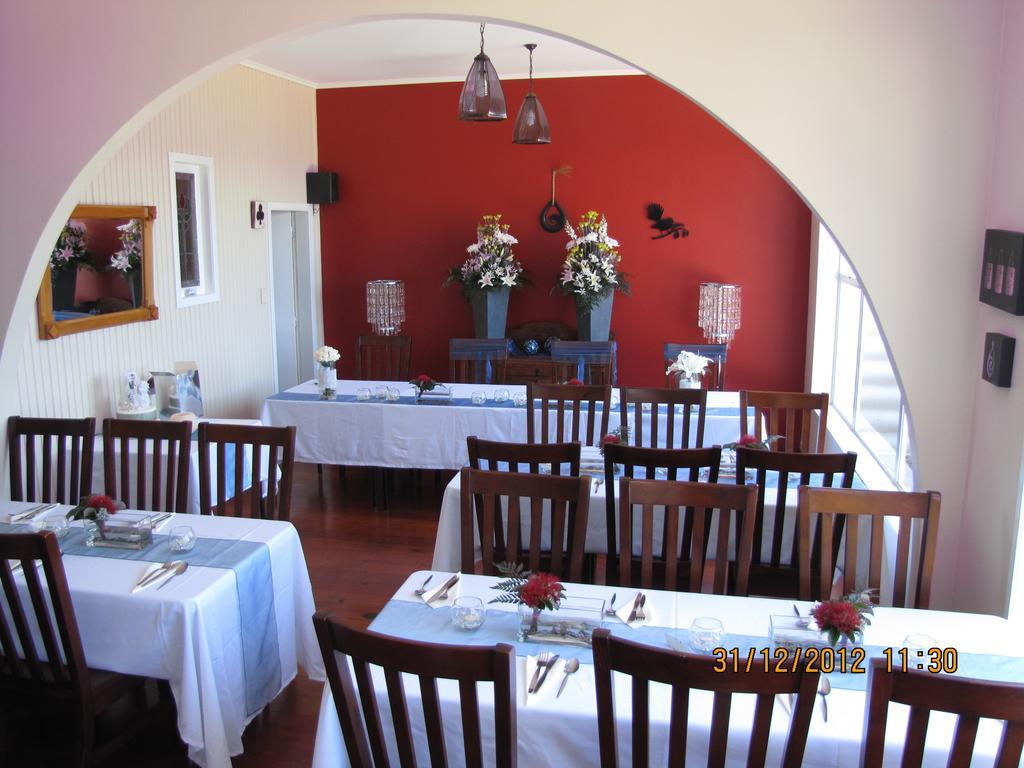 Tipi And Bobs Waterfront Lodge Tryphena Esterno foto