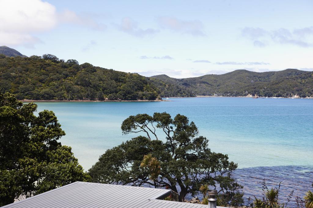 Tipi And Bobs Waterfront Lodge Tryphena Esterno foto