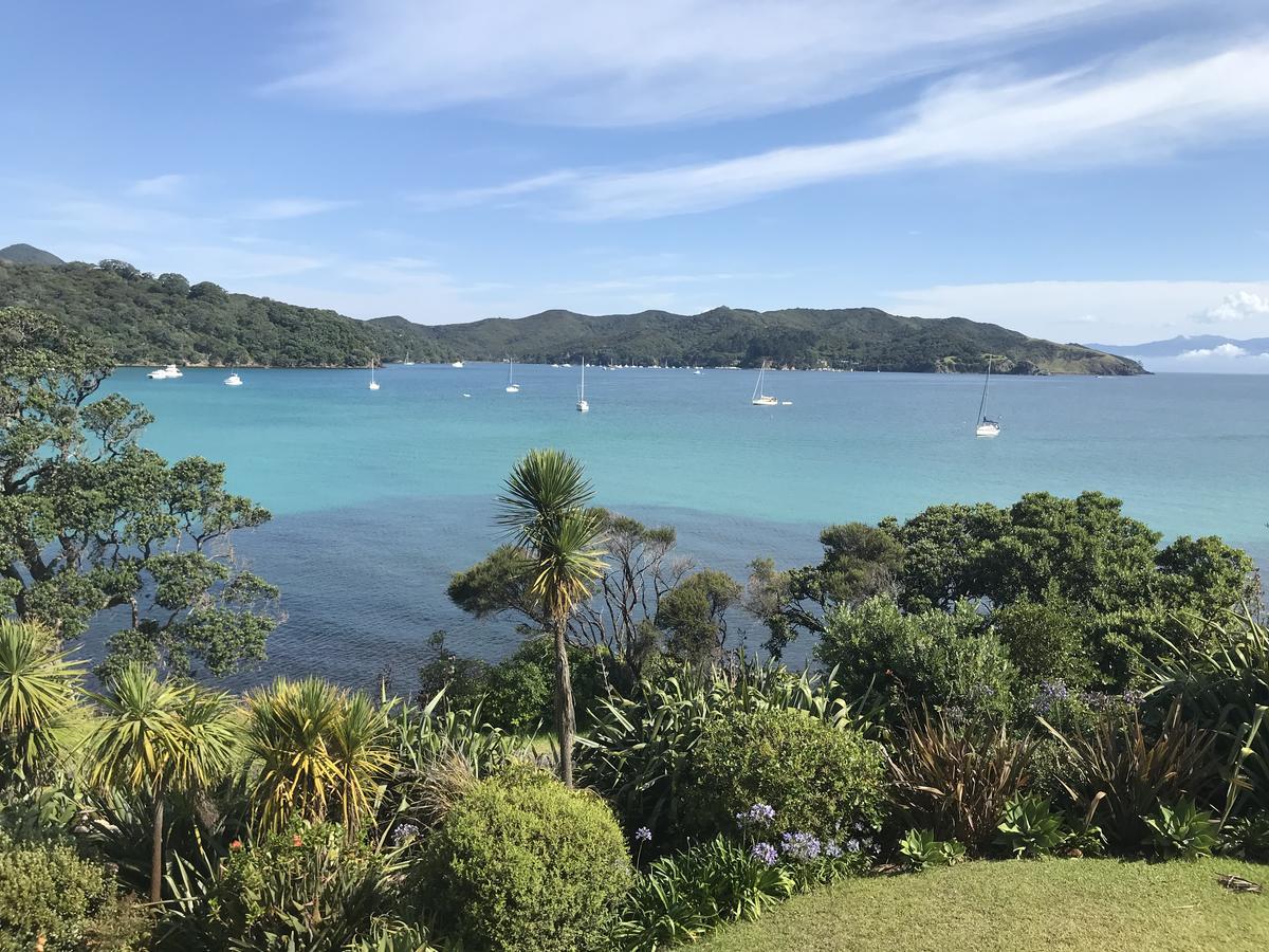 Tipi And Bobs Waterfront Lodge Tryphena Esterno foto