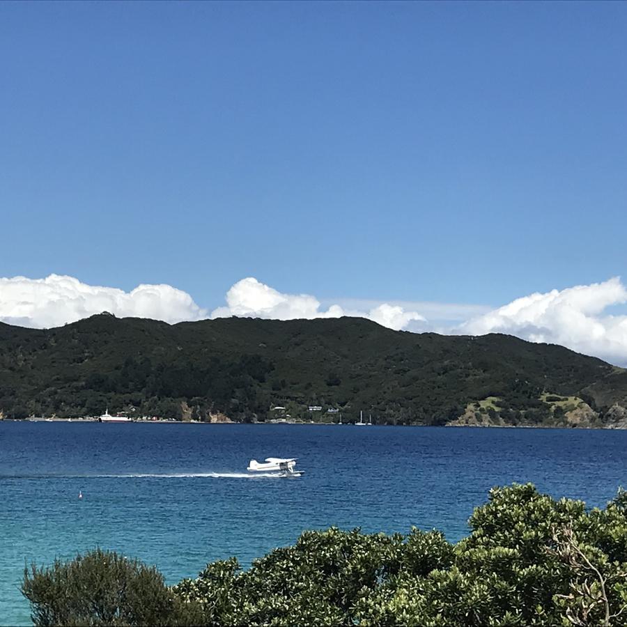 Tipi And Bobs Waterfront Lodge Tryphena Esterno foto
