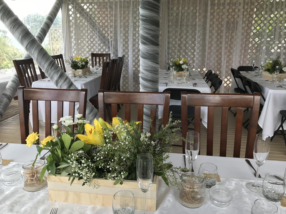 Tipi And Bobs Waterfront Lodge Tryphena Esterno foto